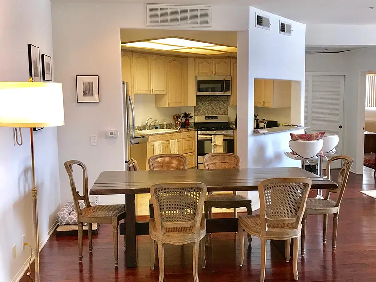 8349 Blackburn Ave #302 — Photo 83