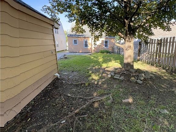 3rd image of 4733 E 88th St