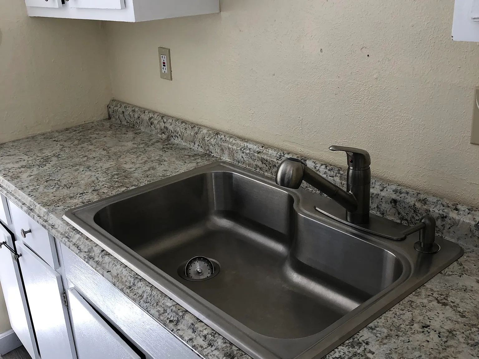 2 bed, 850 sqft, $1,995 — Photo 4