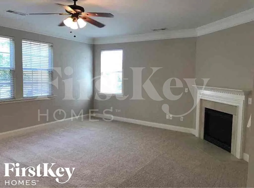 3 bed, 2.5 bath, 2516 sqft, $2,780 — Photo 4
