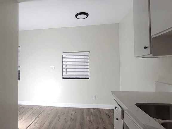 2nd image of 835-849 W Vernon Ave #849-4
