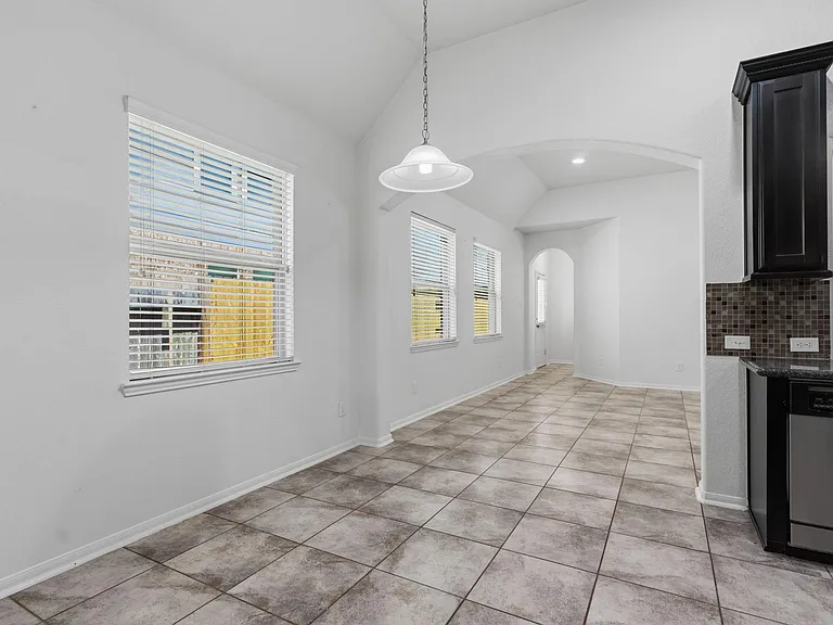 271 Westwood Dr — Photo 16