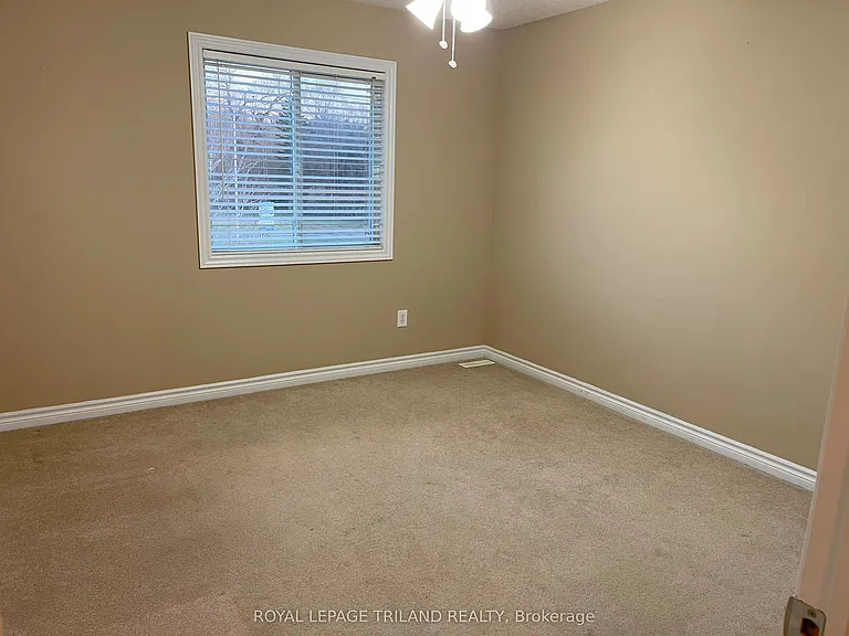 979 Crosscreek Ct — Photo 11