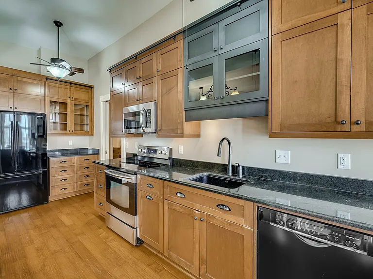 929 Broad St — Photo 20