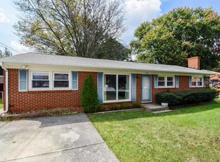 1554 S Pacific Dr, Vinton, VA 24179