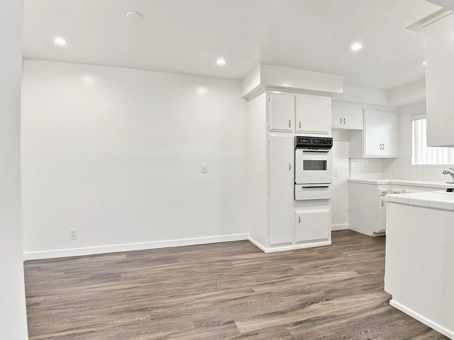 2 bed, 1000 sqft, $2,650 — Photo 4