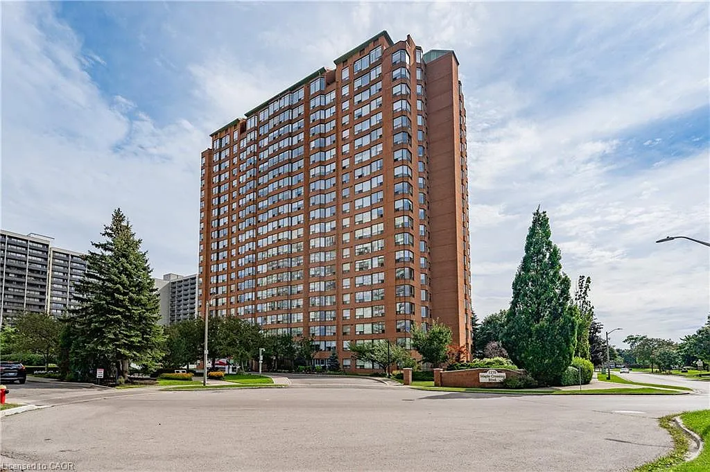 1270 Maple Crossing Blvd #808 photo 1