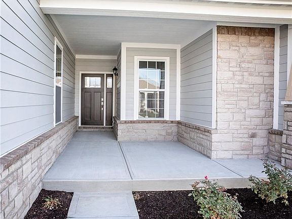 4th image of 15070 Thoroughbred Dr