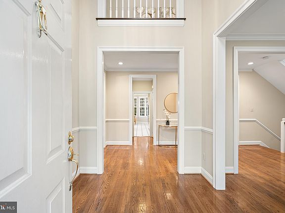 3rd image of 10509 Democracy Ln