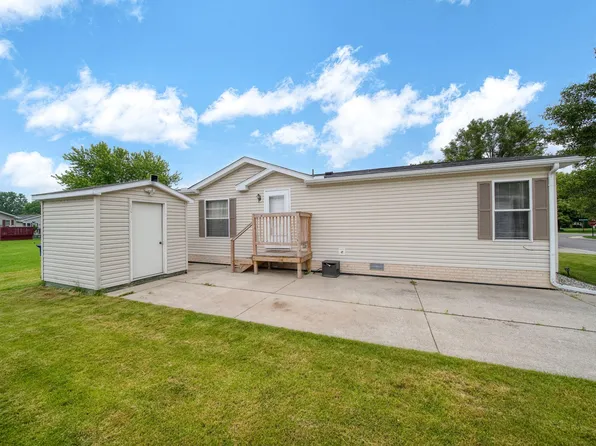 948 Savannah River Dr, Adrian, MI 49221