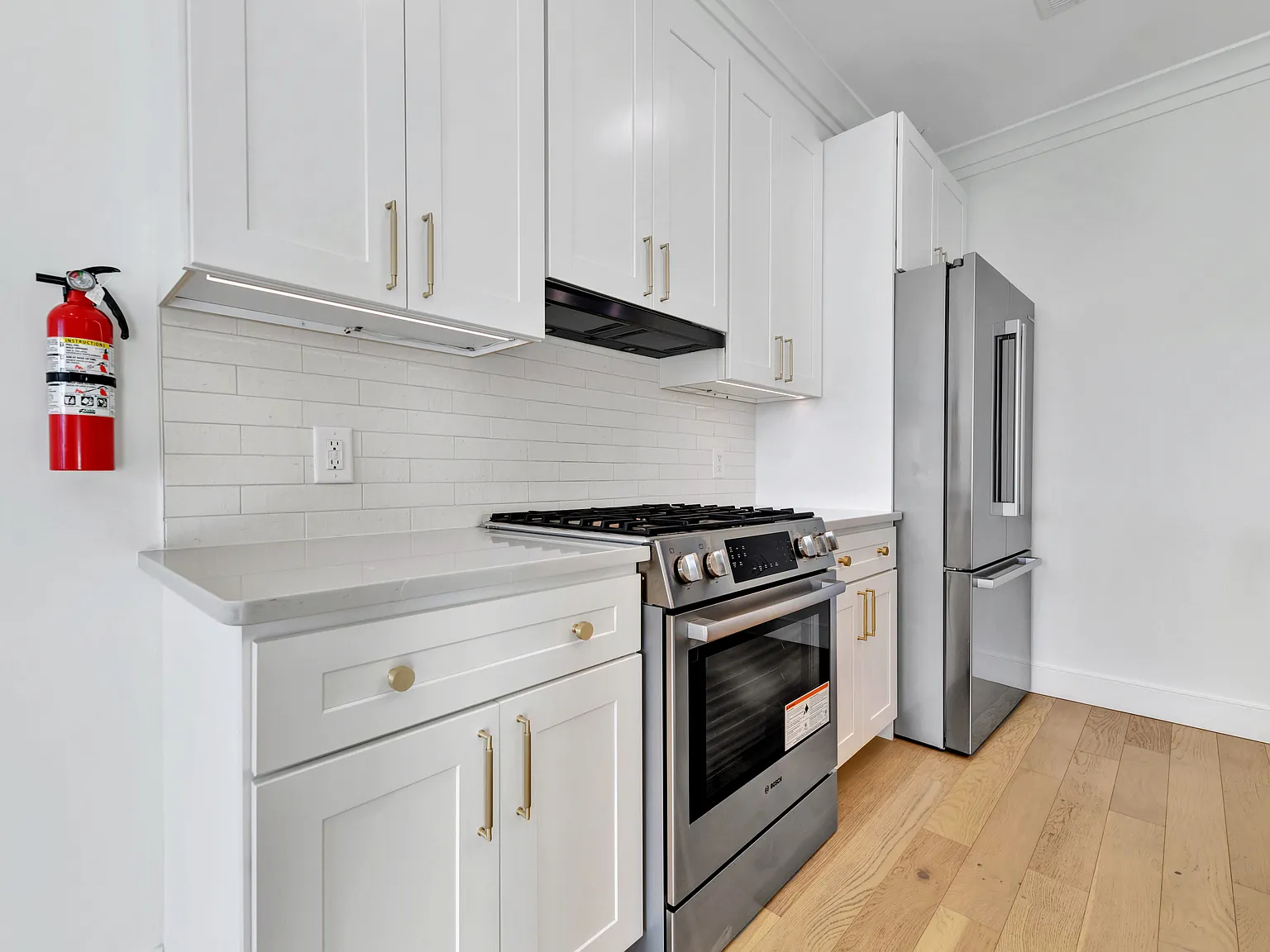 2 bed, 950 sqft, $3,495 — Photo 3