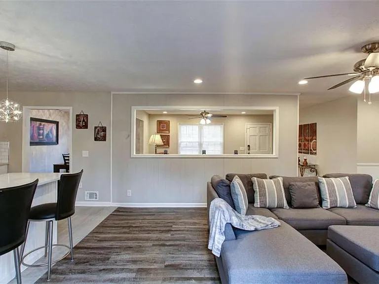 Shannon Ln — Photo 15