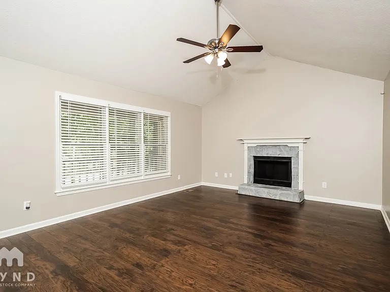 1359 Lakeview Pkwy — Photo 4