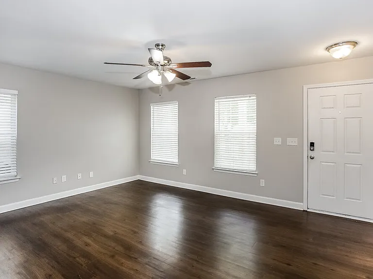 1021 Ramsgate Dr SW — Photo 7