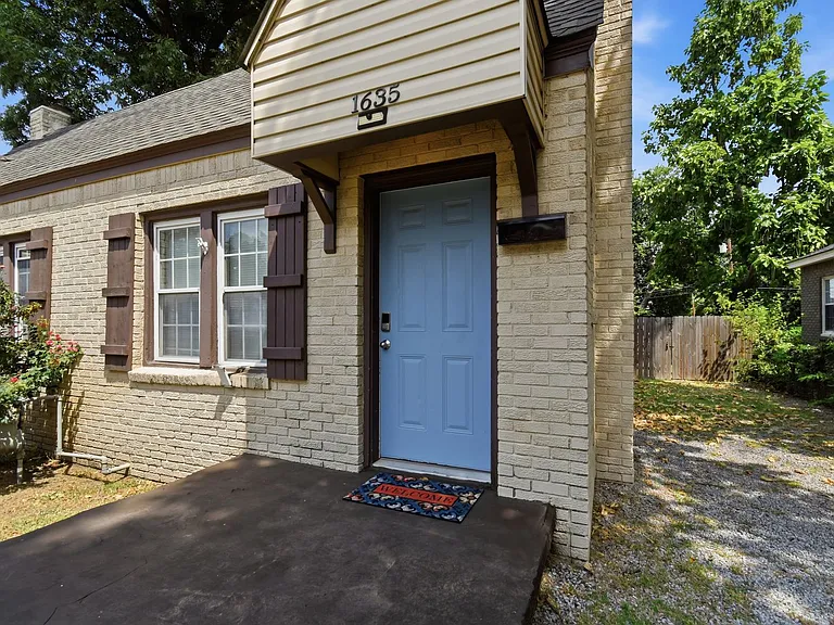 E 8th St Duplex — Photo 23