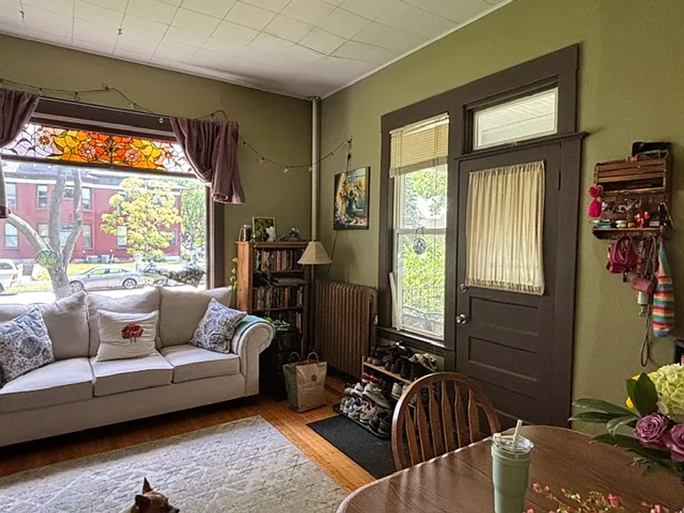 427 6th St SE — Photo 4
