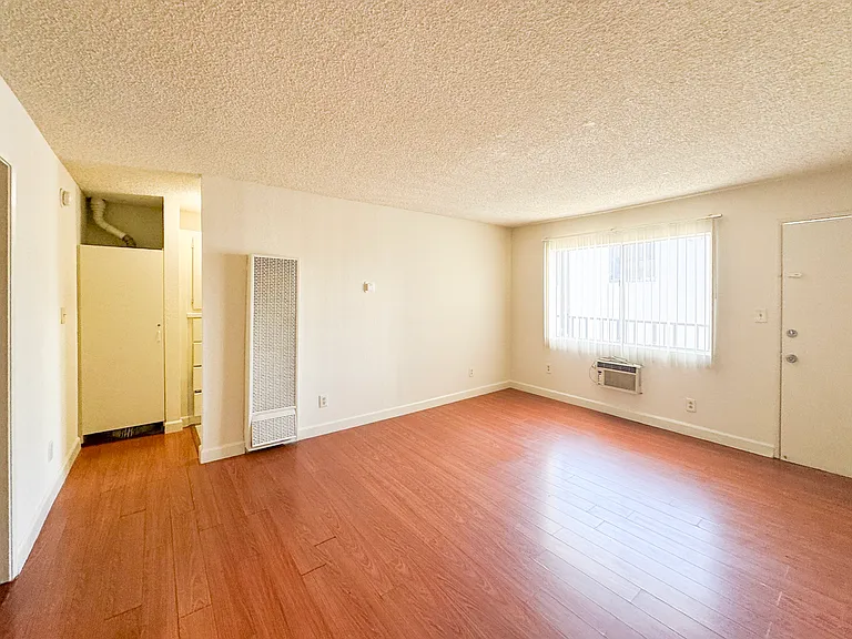 4623 Prospect Ave #3 — Photo 9
