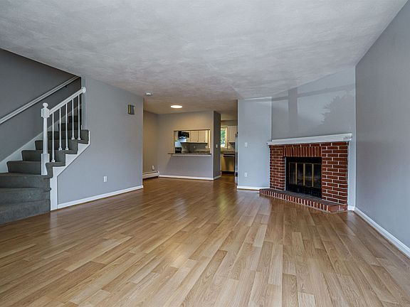 3rd image of 8 Stillwater Drive