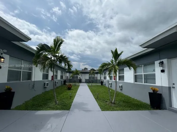 2300 Douglas St, Hollywood, FL