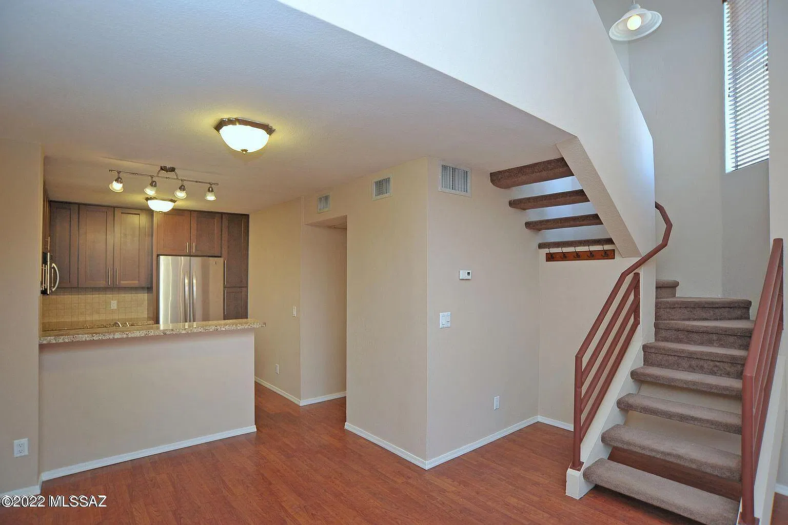 2 bed, 2.0 bath, 1010 sqft, $1,300 — Photo 4