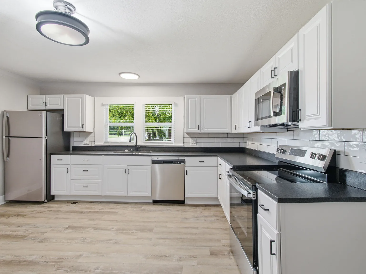 2 bed, $1,200 — Photo 3