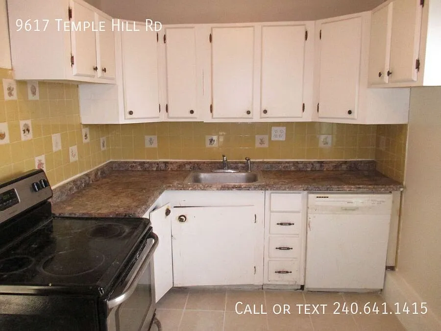 Cozy 2 BR/1 BA Single-Family Home in Clinton! — Photo 4