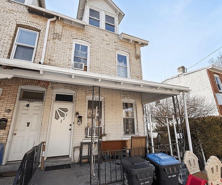 1st image of 222 E Spruce St