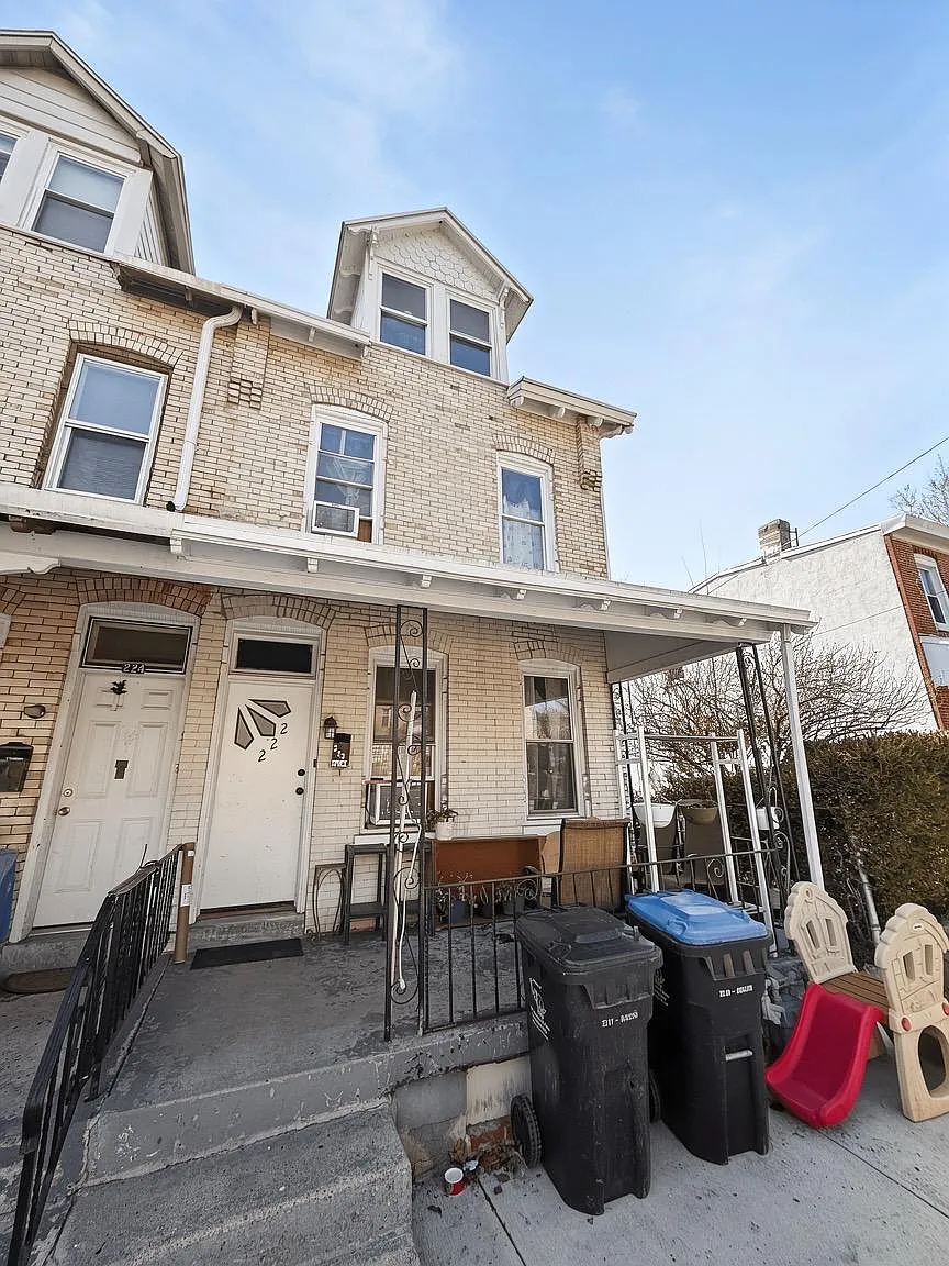 222 E Spruce St photo 1