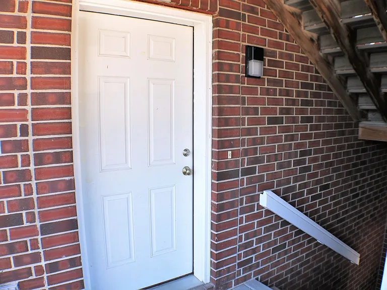 12 N Dodge St — Photo 4