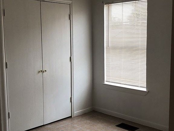4th image of 1404 A-d Dugger Cir #D