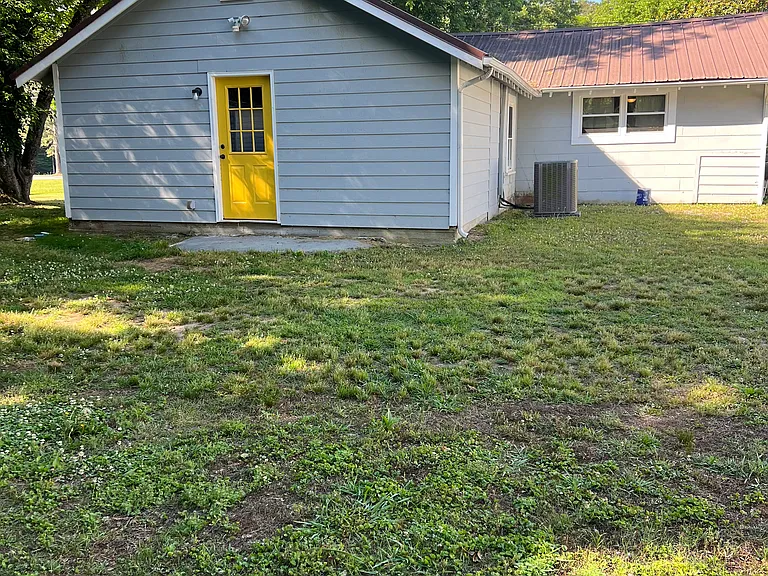 912 W College St — Photo 14
