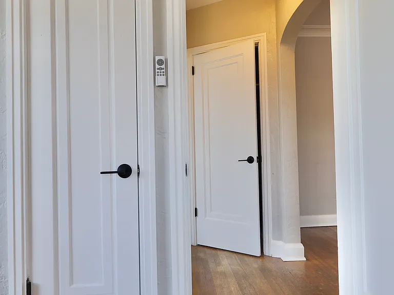 Apartments On Academy — Photo 41