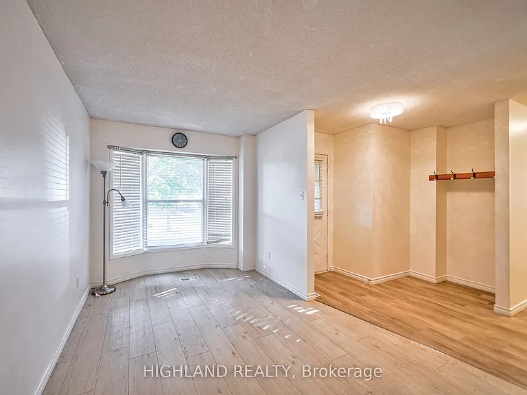 6455 Tisler Cres — Photo 5