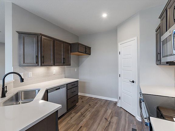 5th image of 7674 Devonshire Dr #36-203