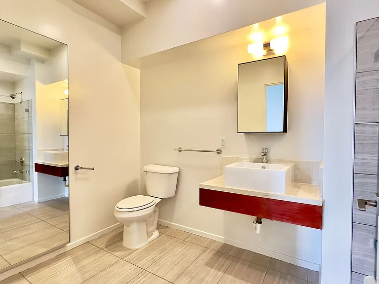 Echo Designer Loft Apartments — Photo 43
