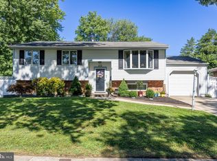 510 Hobart Dr, Laurel Springs, NJ 08021