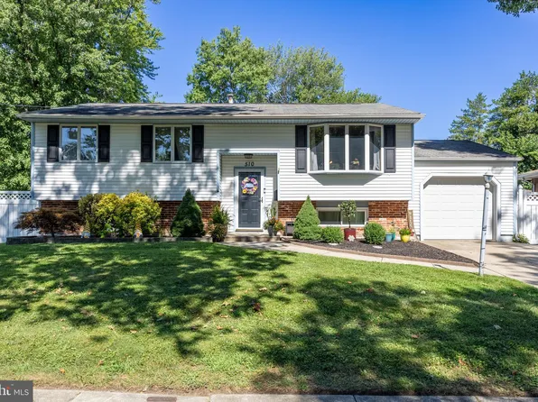 510 Hobart Dr, Laurel Springs, NJ 08021