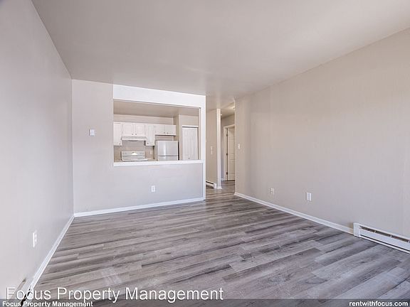 4th image of 1316 Honeysuckle Ln #403