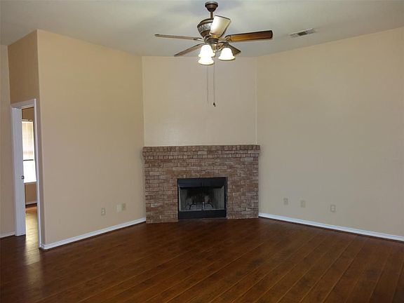 2nd image of 34602 Lake Side Dr