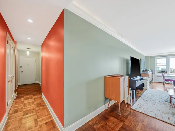 460 East 79th Street image 4 of 32