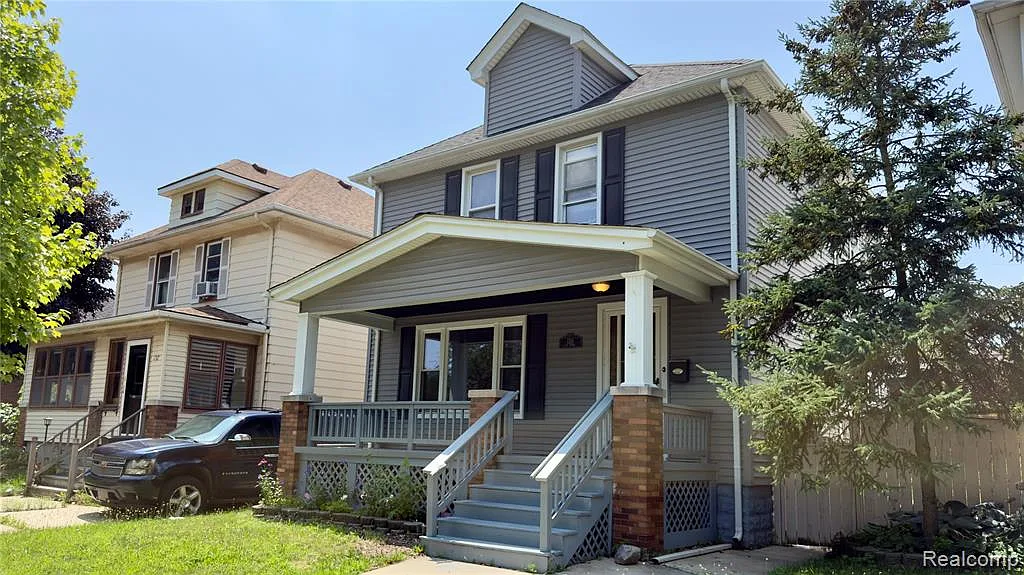 4 bed, 1.0 bath, 1344 sqft, $1,600 — Photo 1