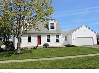 135 Meadowbrook Dr, Manchester, CT 06042