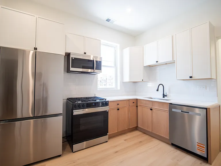 2753 W Chicago Ave #1 — Photo 6