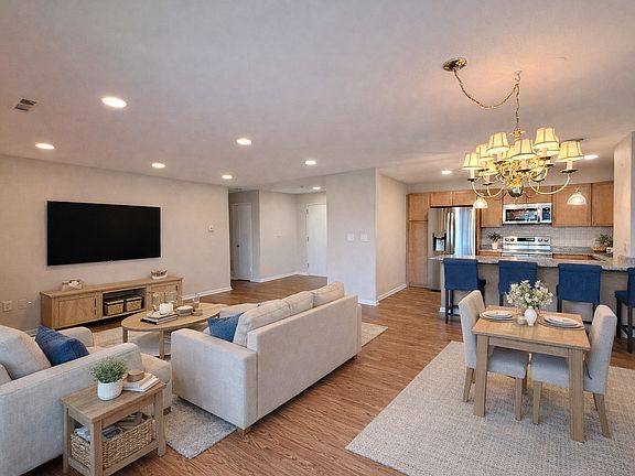 2nd image of 1000 Paradise Rd N #3R