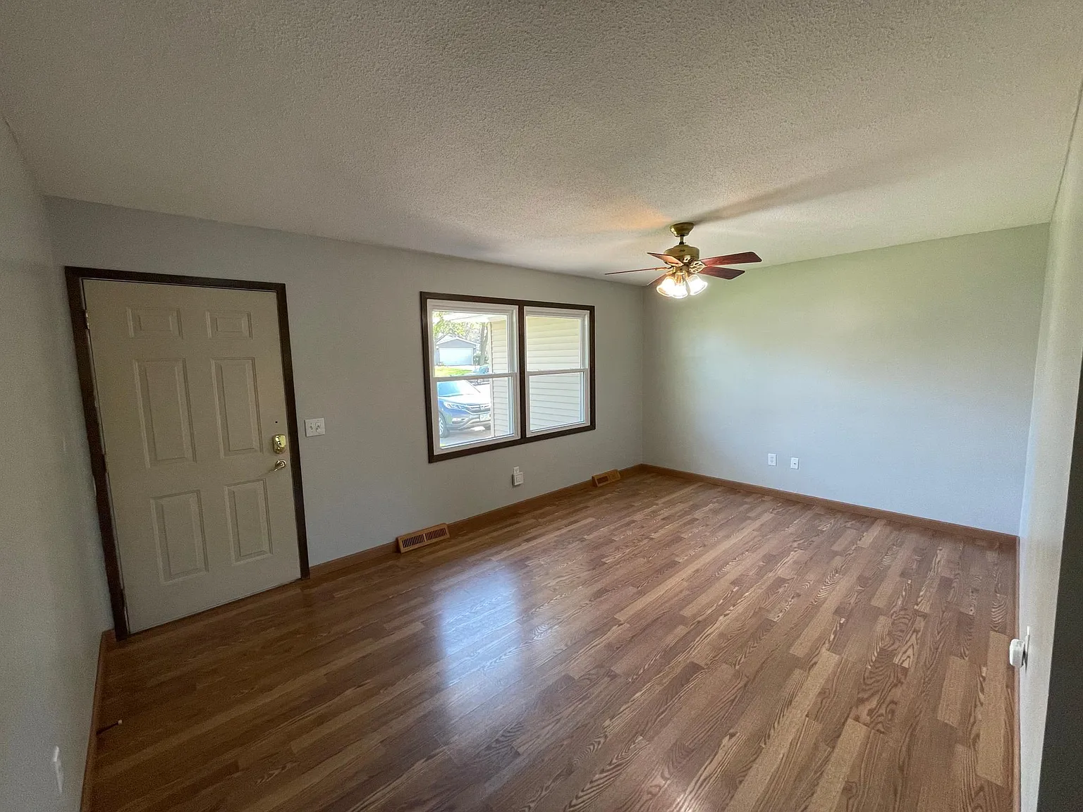 4 bed, 1184 sqft, $2,050 — Photo 4