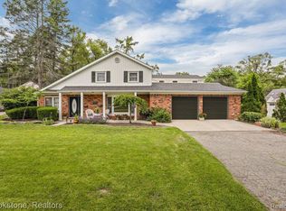 7222 Buckthorn Dr, West Bloomfield, MI 48324