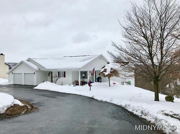 3rd image of 105 Chestnut Pl