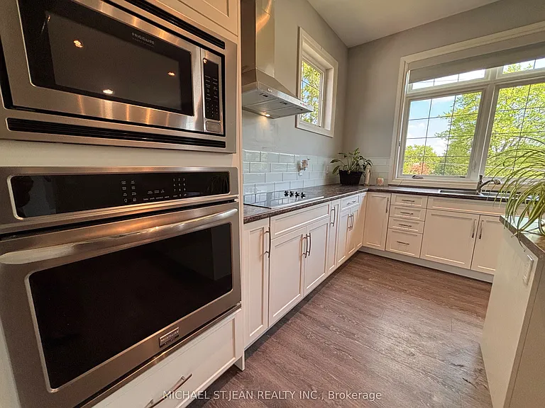 71 Wilson St E — Photo 3