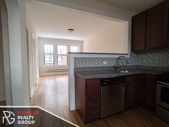 2nd image of 4407 N Wolcott Ave #4415B3