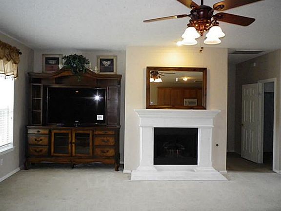 5th image of 2304 Galway Dr